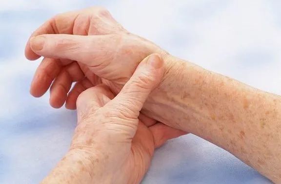 治失眠头痛有什么方法_头痛土方法_牛皮癣治疗土方法