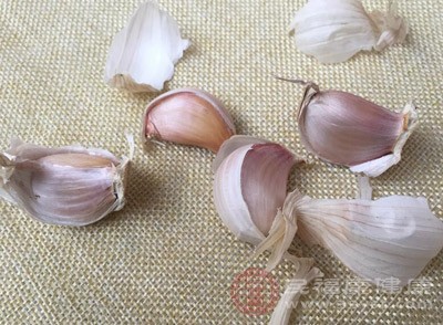 经常头痛有什么偏方_吃完大蒜舌头痛喉咙痛_大蒜偏头痛偏方
