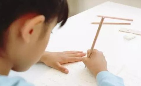 小学生交通安全话题作文 小学生交通安全话题作文