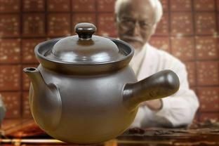 传统老中医煎药讲究锅、水、火、时、法5项原则，百药煎法详解！