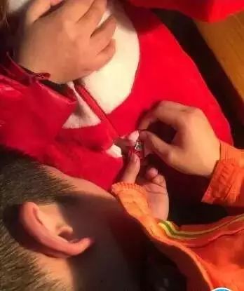 小鸡男孩韩国绘本_男孩的小鸡_小鸡男孩英文